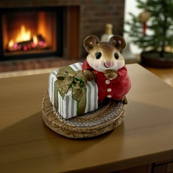 Wee Forest Folk "Merry Chris-Mouse" M-091 White Gold Present AP 1981 - Picture 1 of 7